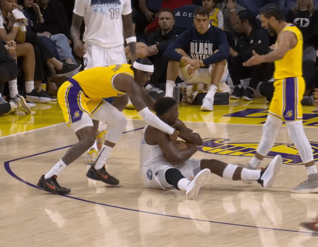 九游体育下载 东契奇爆冷击败法国队，出色防守引爆全场！